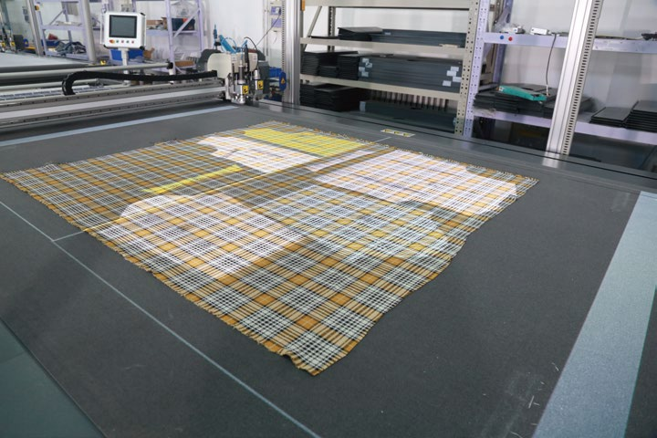 Stripe and Plaid Matching Cutting Machine